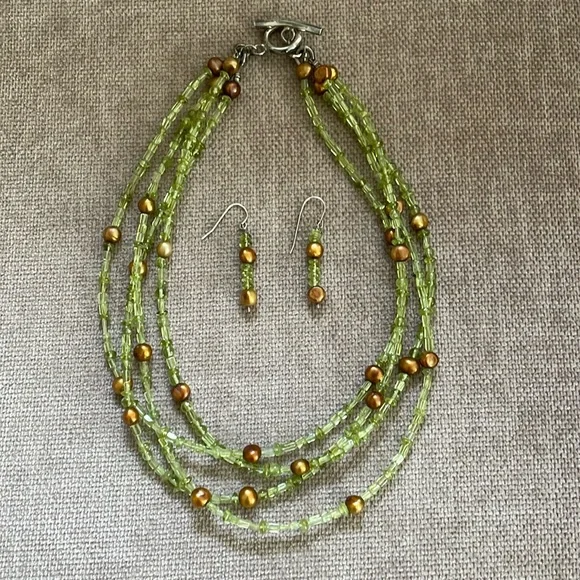 Peridot colored beads and pearl necklace - Picture 1 of 5